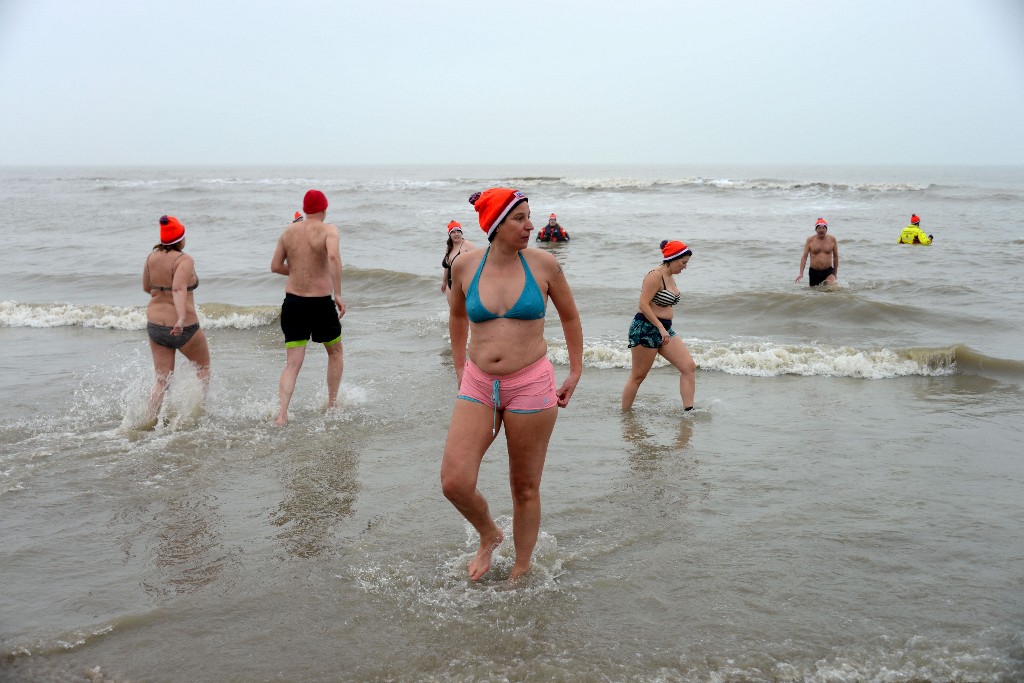 ../Images/Nieuwjaarsduik Noordwijk 2020 120.jpg